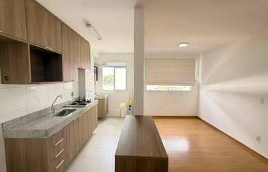 Imagem: O apartamento possui 2 Dormitórios, 1 Banheiro, 1 Vaga na garagem