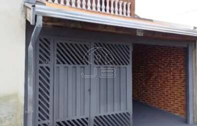 Imagem: A casa possui 3 Dormitórios, 2 Banheiros, 3 Vagas na garagem