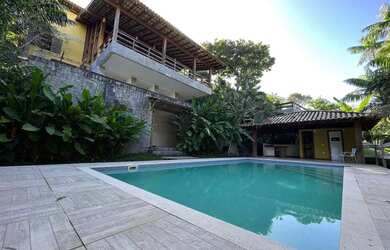 Imagem: A casa possui 4 Dormitórios, 5 Banheiros, 5 Vagas na garagem