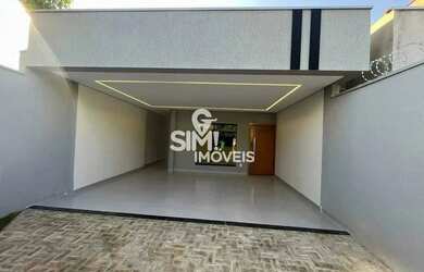 Imagem: A casa possui 3 Dormitórios, 2 Banheiros, 2 Vagas na garagem