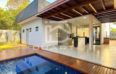 Imagem: A casa possui 3 Dormitórios, 4 Banheiros, 2 Vagas na garagem