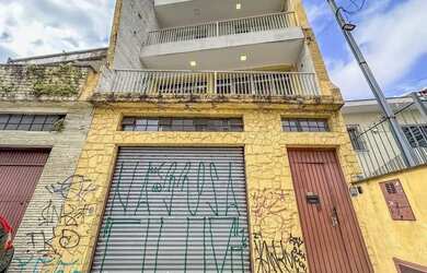 Imagem: O depósito possui 2 Vagas na garagem, 219m² de Área e está