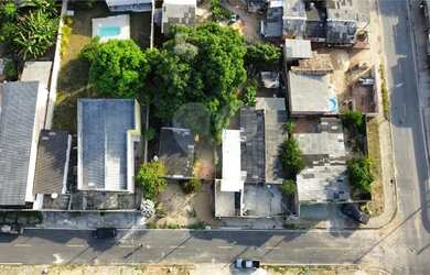 Imagem: A casa possui 5 Dormitórios, 4 Banheiros, 2 Vagas na garagem