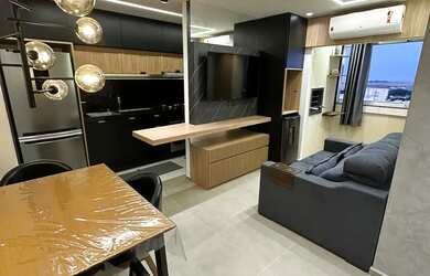 Imagem: O apartamento possui 2 Dormitórios, 1 Banheiro, 1 Vaga na garagem