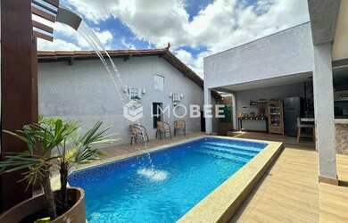 Imagem: A casa possui 4 Dormitórios, 4 Banheiros, 3 Vagas na garagem