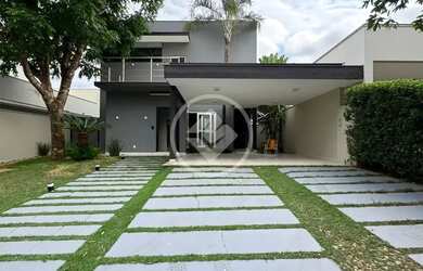 Imagem: A casa em condomínio possui 3 Dormitórios, 4 Banheiros, 5