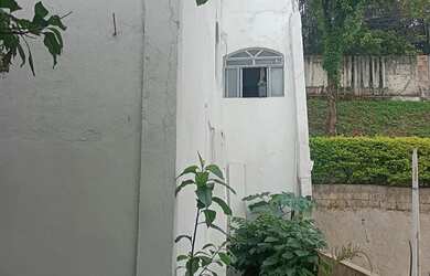 Imagem: A casa possui 5 Dormitórios, 4 Banheiros, 5 Vagas na garagem