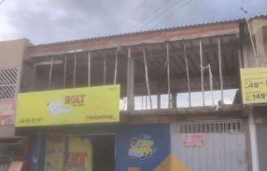 Imagem: O apartamento possui 3 Dormitórios, 1 Banheiro, 200m² de Área