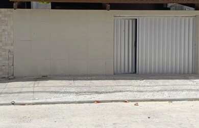 Imagem: A casa possui 3 Dormitórios, 3 Banheiros, 1 Vaga na garagem