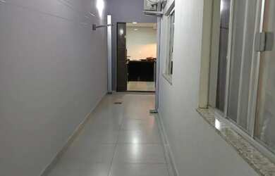 Imagem: A casa possui 2 Dormitórios, 2 Banheiros, 2 Vagas na garagem