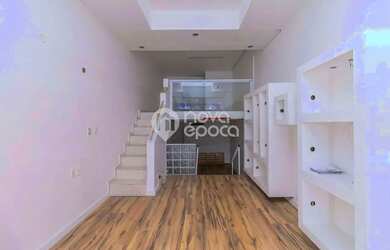 Imagem: O depósito possui 1 Vaga na garagem, 33m² de Área e está