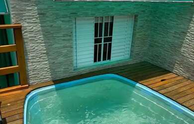 Imagem: A casa possui 3 Dormitórios, 3 Banheiros, 2 Vagas na garagem