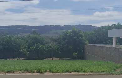 Imagem: O terreno à venda possui e está localizado em Analândia