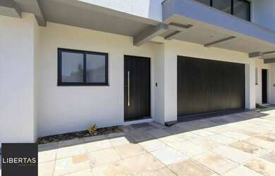 Imagem: A casa em condomínio possui 3 Dormitórios, 5 Banheiros, 2