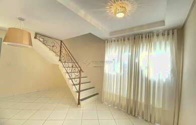 Imagem: A casa em condomínio possui 3 Dormitórios, 2 Banheiros, 2