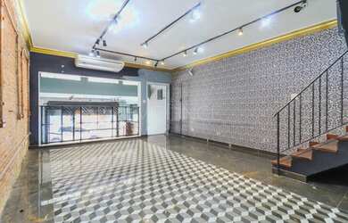 Imagem: O depósito possui 2 Vagas na garagem, 184m² de Área e está