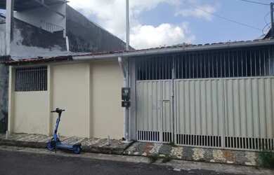 Imagem: A casa possui 2 Dormitórios, 2 Banheiros, 1 Vaga na garagem