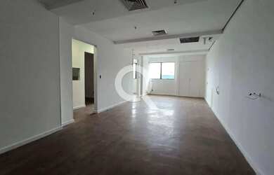 Imagem: O depósito possui 2 Vagas na garagem e 70m² de Área e está