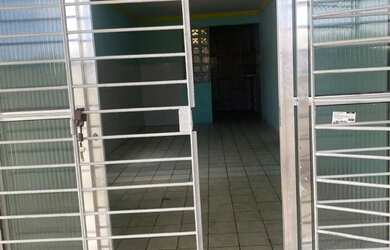 Imagem: A casa possui 2 Dormitórios, 1 Banheiro, 1 Vaga na garagem