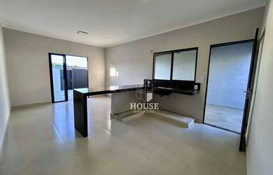 Imagem: A casa possui 3 Dormitórios, 2 Banheiros, 3 Vagas na garagem