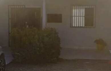 Imagem: A casa possui 2 Dormitórios, 2 Banheiros, 2 Vagas na garagem