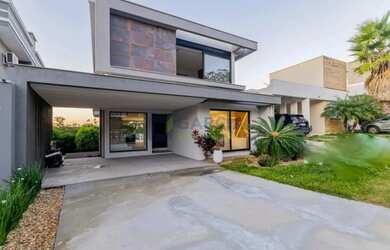 Imagem: A casa em condomínio possui 3 Dormitórios, 2 Banheiros, 2