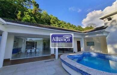 Imagem: A casa possui 4 Dormitórios, 4 Banheiros, 4 Vagas na garagem