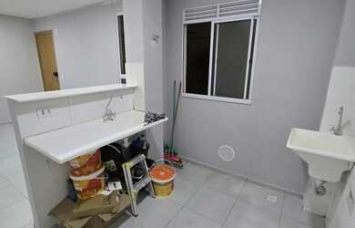 Imagem: O apartamento possui 2 Dormitórios, 1 Banheiro, 1 Vaga na garagem