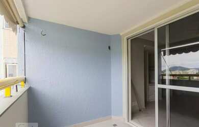 Imagem 5: Lindo 2 qts , varanda e repleto de armários, td espaçoso . Vista indevassada...