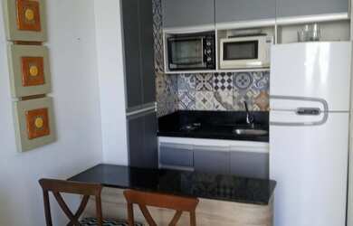 Imagem: O apartamento possui 1 Dormitório, 1 Banheiro, 1 Vaga na garagem