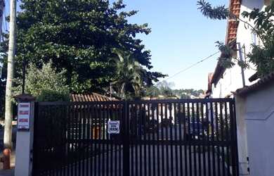Imagem: A casa em condomínio possui 2 Dormitórios, 1 Banheiro, 2 Vagas