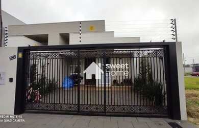 Imagem: A casa possui 3 Dormitórios, 2 Banheiros, 2 Vagas na garagem