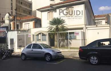 Imagem: A casa possui 5 Dormitórios, 4 Banheiros, 4 Vagas na garagem