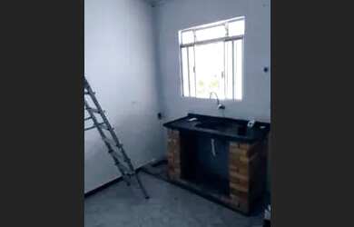 Imagem: A casa possui 1 Dormitório, 1 Banheiro, 1 Vaga na garagem