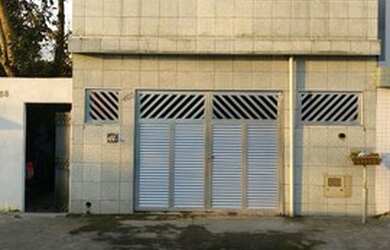 Imagem: A casa possui 2 Dormitórios, 1 Banheiro, 2 Vagas na garagem