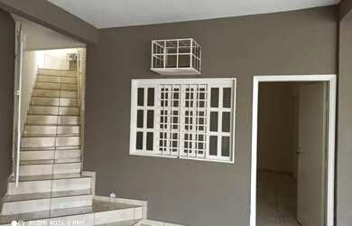 Imagem: A casa possui 3 Dormitórios, 3 Banheiros, 5 Vagas na garagem