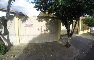 Imagem: A casa possui 1 Dormitório, 1 Banheiro, 1 Vaga na garagem