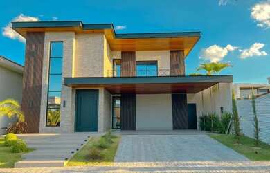 Imagem: A casa em condomínio possui 3 Dormitórios, 4 Banheiros, 4