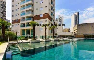 Imagem: O apartamento possui 1 Dormitório, 1 Banheiro, 1 Vaga na garagem