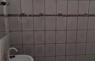 Imagem: A casa possui 2 Dormitórios, 2 Banheiros, 1 Vaga na garagem