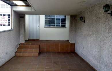 Imagem: A casa possui 2 Dormitórios, 2 Banheiros, 2 Vagas na garagem