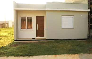 Imagem: A casa possui 3 Dormitórios, 1 Banheiro, 1 Vaga na garagem