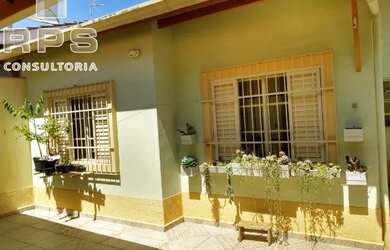 Imagem: A casa possui 2 Dormitórios, 3 Banheiros, 2 Vagas na garagem