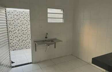 Imagem: A casa possui 2 Dormitórios, 1 Banheiro, 1 Vaga na garagem