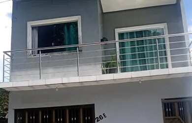 Imagem: A casa possui 3 Dormitórios, 2 Banheiros, 3 Vagas na garagem