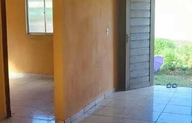 Imagem: A casa possui 2 Dormitórios, 1 Banheiro e está localizado