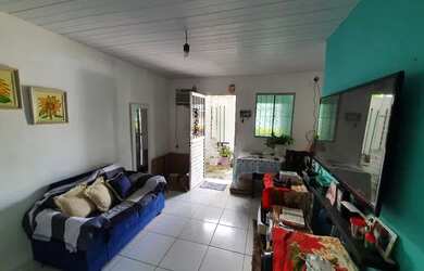 Imagem: A casa possui 2 Dormitórios, 1 Banheiro e está localizado