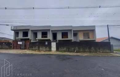 Imagem: A casa possui 3 Dormitórios, 1 Banheiro, 1 Vaga na garagem