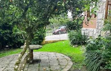 Imagem: A casa possui 3 Dormitórios, 3 Banheiros, 5 Vagas na garagem