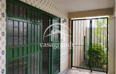 Imagem: A casa possui 3 Dormitórios, 2 Banheiros, 1 Vaga na garagem